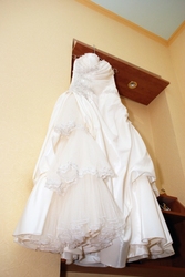 В связи с переездом продам уникальное и модное свадебное платье за символическую цену