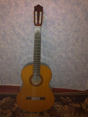 Продам акустическую гитару  YAMAHA C-45