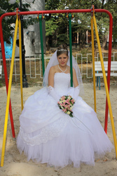 белое свадебное платье , б-у один раз одето в отличном состоянии Харько