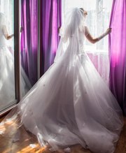 Продам красивое и элегантное свадебное платье со шлейфом