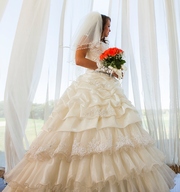 Продам свадебное платье айвори 3200 грн