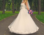 Красивое и счастливое свадебное платье