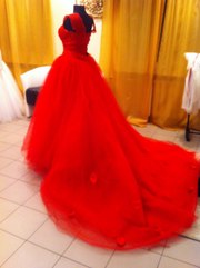 Продам шикарное красное свадебное платье 