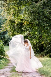Продам лёгкое свадебное платье цвет пудра 