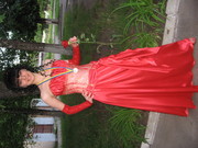 Шикарное вечернее платье красного цвета